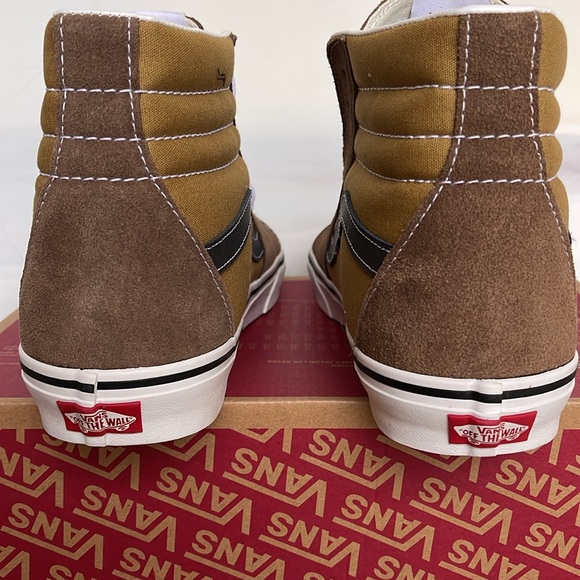 Vans WMNS Sk8-Hi
Canvas/Suede Pop Brown/Mu
VN000CMXBF0
Sneakers - Picture 14 of 16